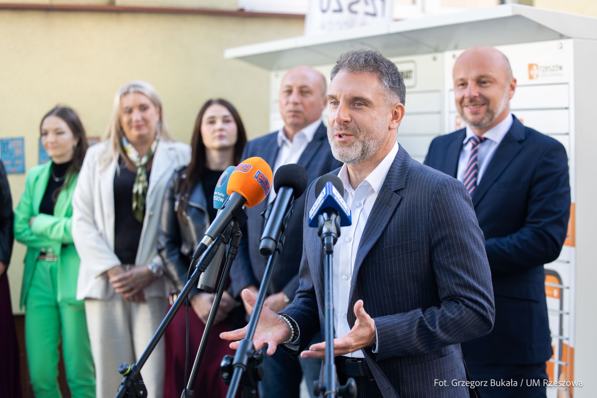 zdjęcie z prezentacji Urzędomatu przy ul. Okrzei w Rzeszowie, fot. Grzegorz Bukała, Urząd Miasta Rzeszowa